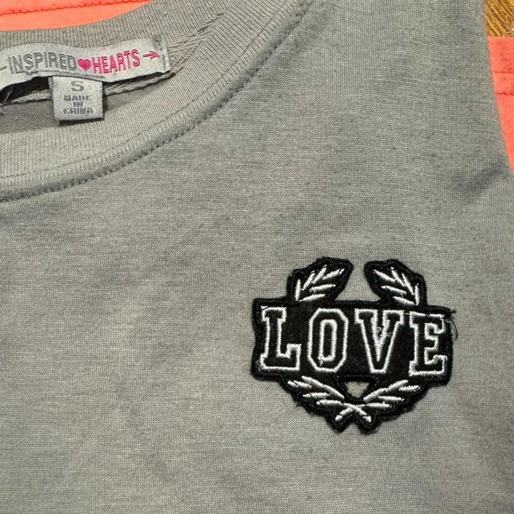Little girl’s long sleeve orange/gray “love love love” tshirt size Small, school